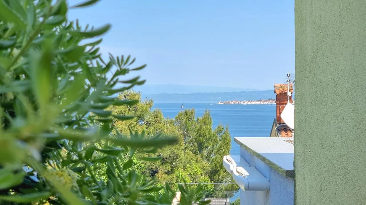 Crveni Vrh 4 Apartment 0*, Crveni Vrh